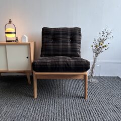 マルニ60 maruni60 マルニロクマルのシングルソファ、オークフレームアームレスチェアのガルボ「ダークブラウン」とは