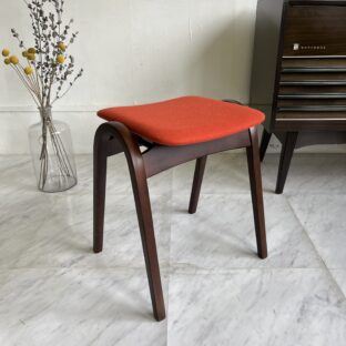 剣持勇 秋田木工 スツール タッキングスツール NO.202 ブナ材 ウォールナット色 座面/布地 赤 曲木家具