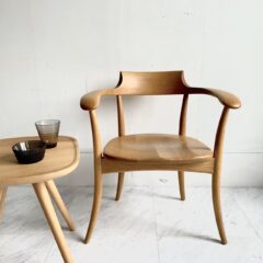 座ったら立てない「魔法の椅子」