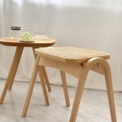 涼しげ印象！ラタンのスツール