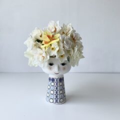 お花でヘアアレンジ人気の北欧花瓶エヴァ