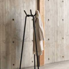 【再入荷のお知らせ】HAYのKNITヘイ コートラック ポールハンガー、ブラック、グレー、ホワイト