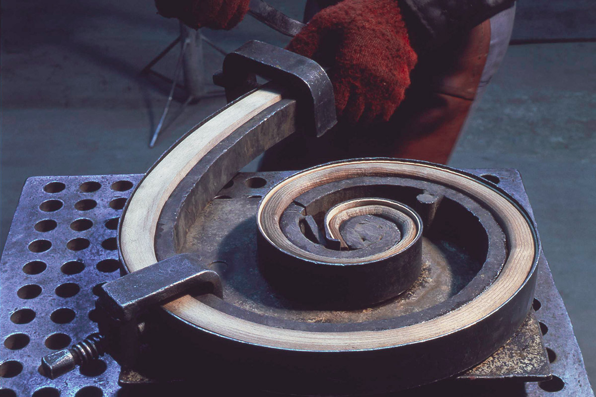 秋田木工 曲木イメージ